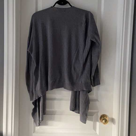 🧵 3/$25 - Jones New York grey low high cardigan - Picture 4 of 5